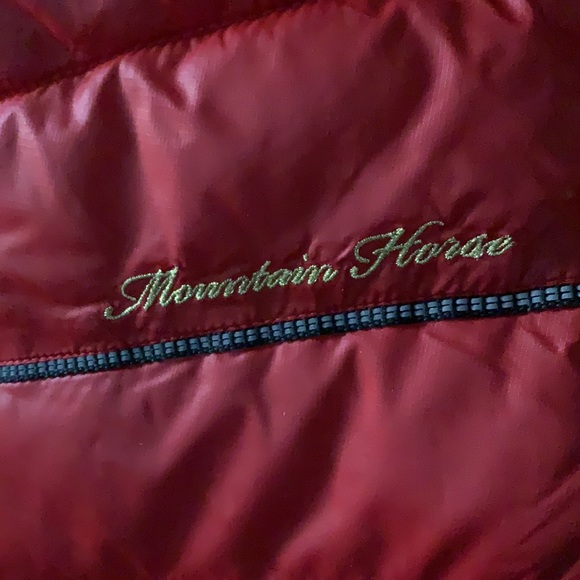 Red puffer vest - Picture 3 of 9